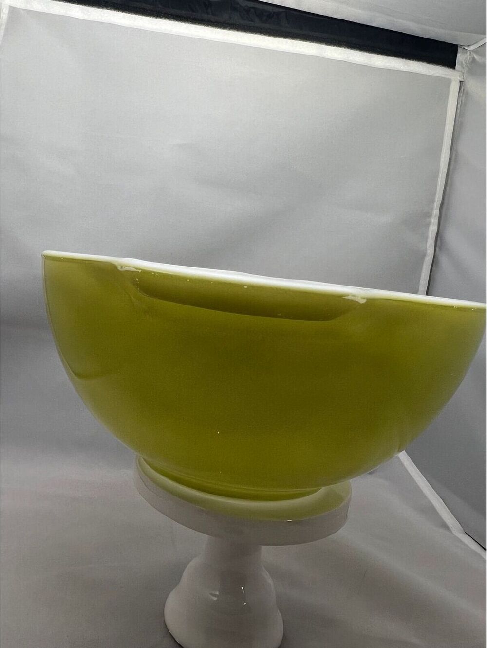 #442, 1.5 Qt. Pyrex Cinderella Mixing Bowl, Chartreuse/Lime Green/Verde Color - Picture 2 of 4